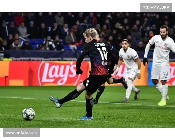 尼斯vs马赛一战因球迷燃放烟花一度中断